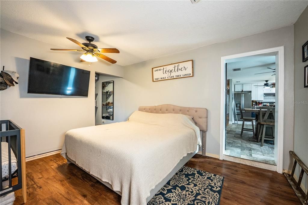 На продажу: $519,900 (4 спален, 2 ванн, 1836 Квадратных фут)