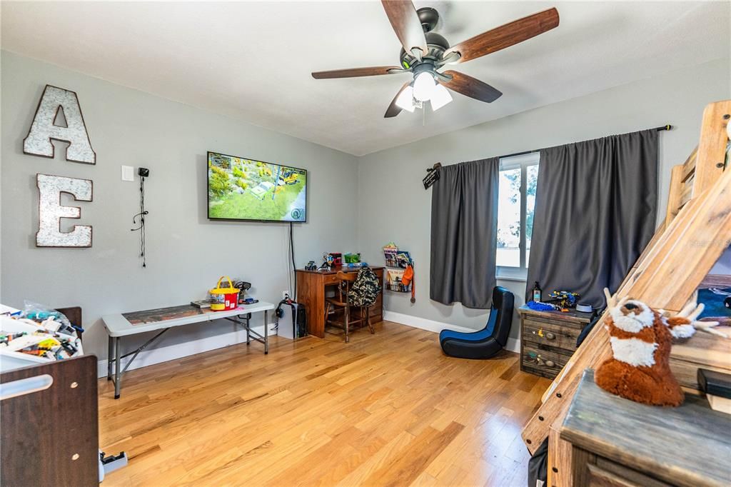 На продажу: $519,900 (4 спален, 2 ванн, 1836 Квадратных фут)