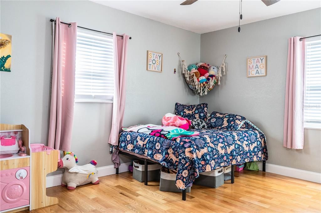 На продажу: $519,900 (4 спален, 2 ванн, 1836 Квадратных фут)