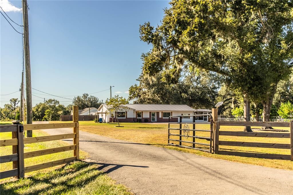 На продажу: $519,900 (4 спален, 2 ванн, 1836 Квадратных фут)