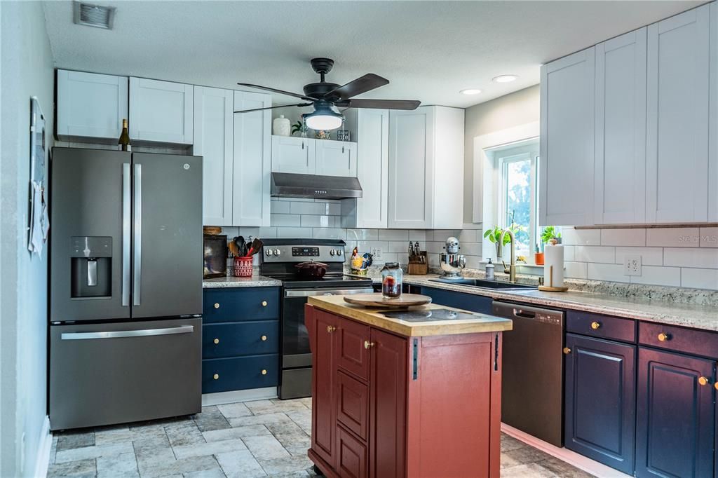 На продажу: $519,900 (4 спален, 2 ванн, 1836 Квадратных фут)