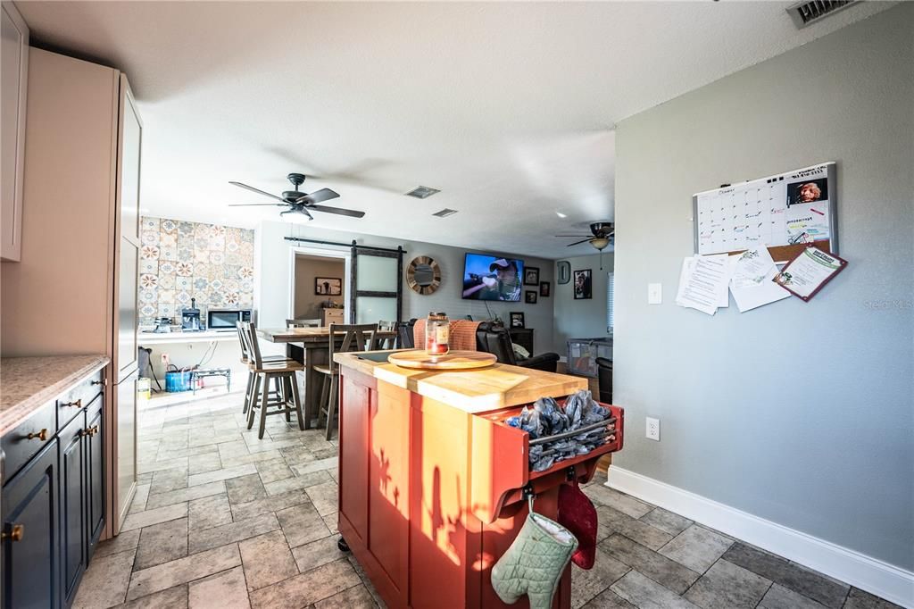 На продажу: $519,900 (4 спален, 2 ванн, 1836 Квадратных фут)