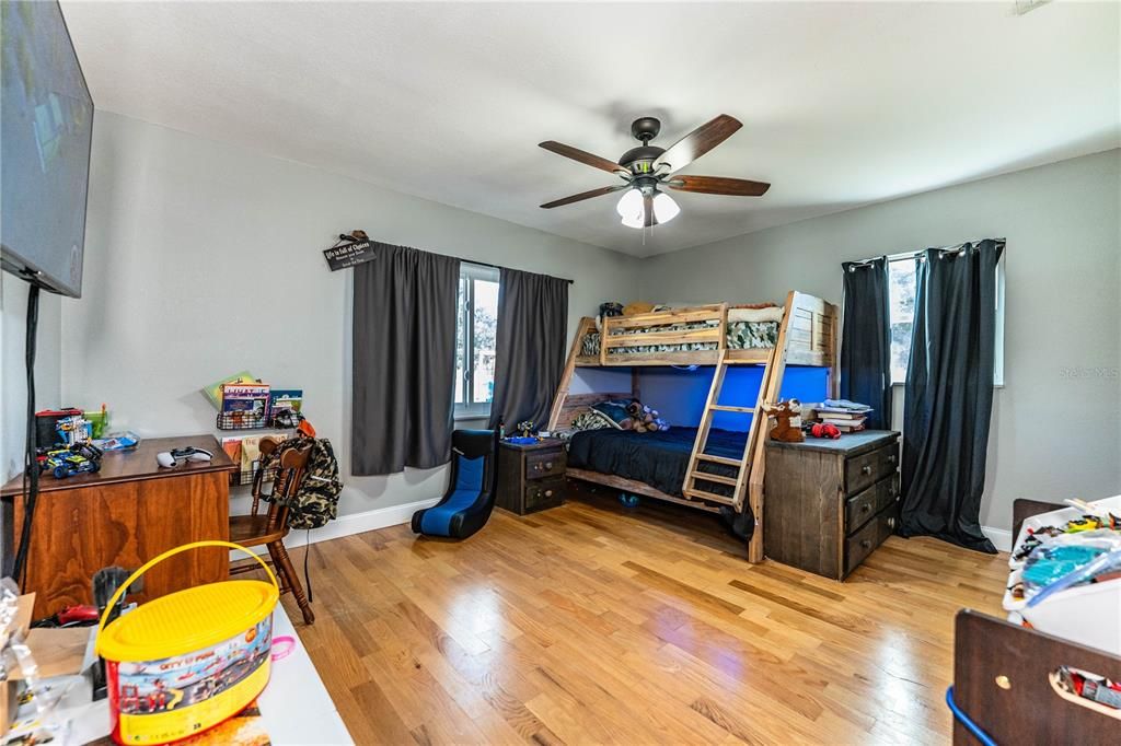 На продажу: $519,900 (4 спален, 2 ванн, 1836 Квадратных фут)