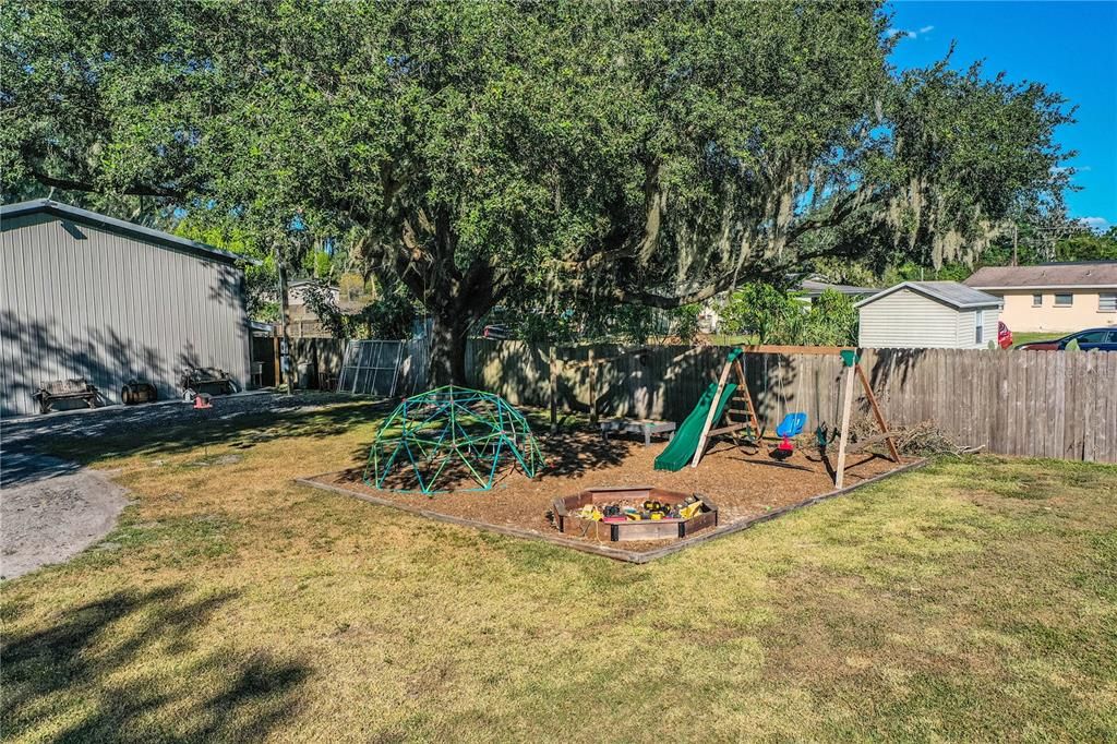 На продажу: $519,900 (4 спален, 2 ванн, 1836 Квадратных фут)