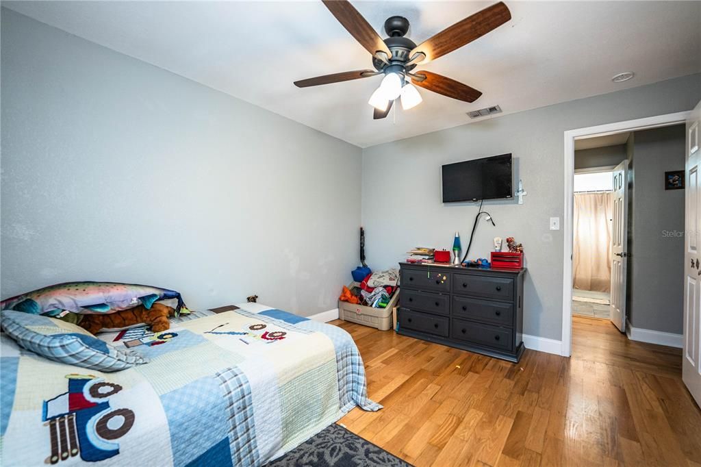 На продажу: $519,900 (4 спален, 2 ванн, 1836 Квадратных фут)