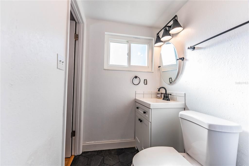 На продажу: $519,900 (4 спален, 2 ванн, 1836 Квадратных фут)