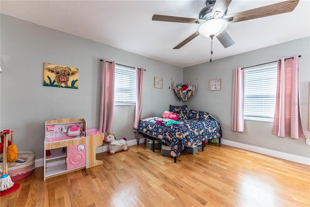 На продажу: $519,900 (4 спален, 2 ванн, 1836 Квадратных фут)