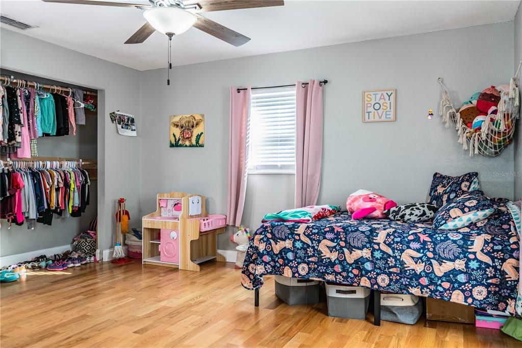 На продажу: $519,900 (4 спален, 2 ванн, 1836 Квадратных фут)