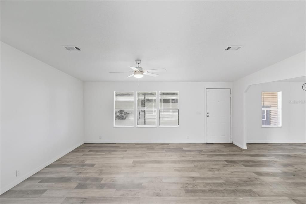 Activo con contrato: $209,990 (3 camas, 2 baños, 1512 Pies cuadrados)