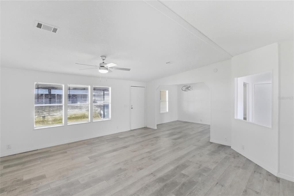 Activo con contrato: $209,990 (3 camas, 2 baños, 1512 Pies cuadrados)