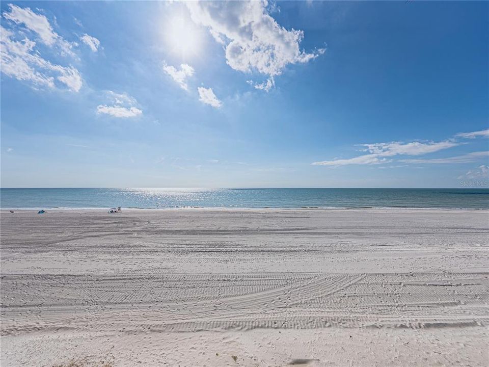 For Sale: $2,600,000 (3 beds, 3 baths, 3015 Square Feet)