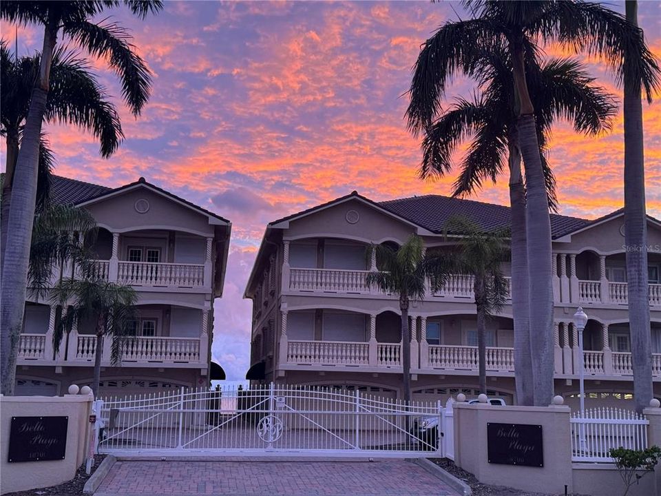 For Sale: $2,600,000 (3 beds, 3 baths, 3015 Square Feet)