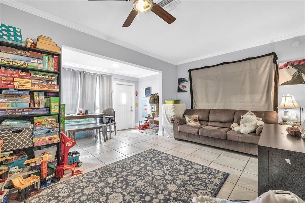 For Sale: $174,000 (2 beds, 2 baths, 832 Square Feet)