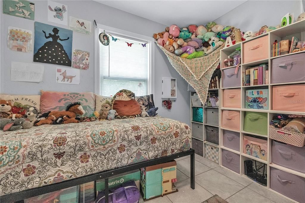 For Sale: $174,000 (2 beds, 2 baths, 832 Square Feet)