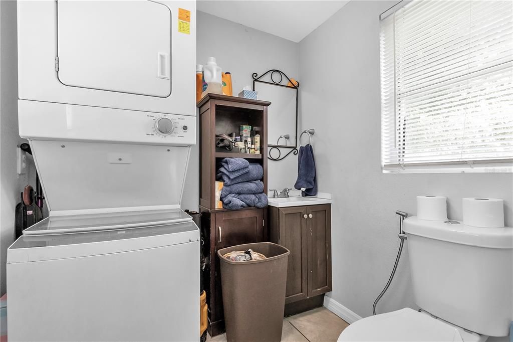 For Sale: $174,000 (2 beds, 2 baths, 832 Square Feet)