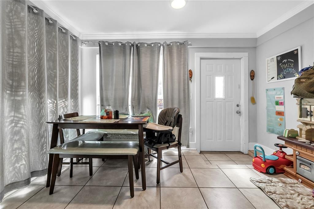 For Sale: $174,000 (2 beds, 2 baths, 832 Square Feet)