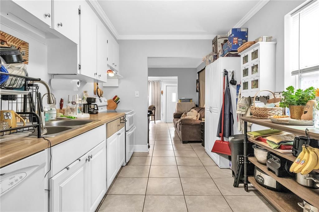 For Sale: $174,000 (2 beds, 2 baths, 832 Square Feet)