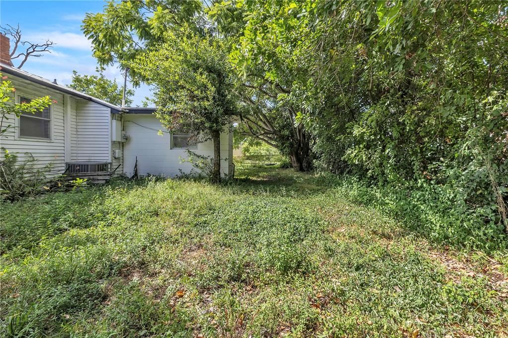 For Sale: $174,000 (2 beds, 2 baths, 832 Square Feet)