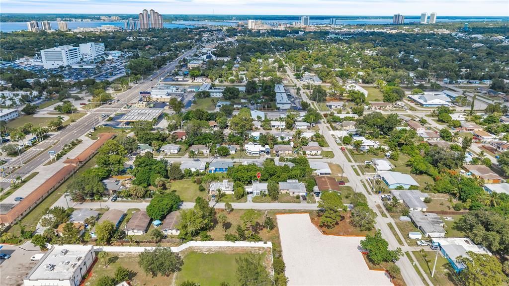 For Sale: $174,000 (2 beds, 2 baths, 832 Square Feet)