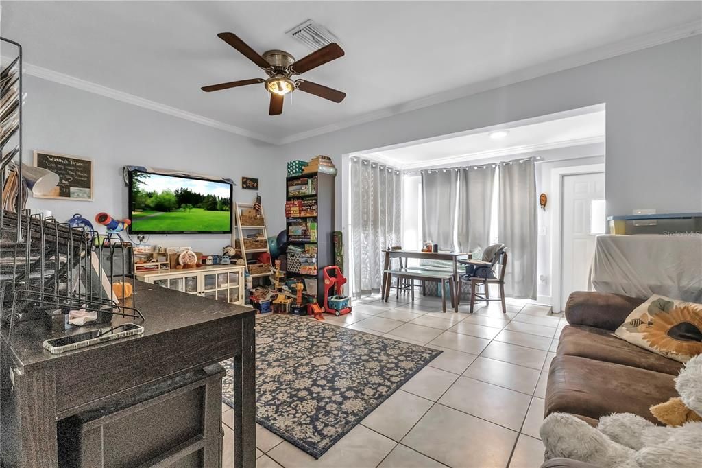 For Sale: $174,000 (2 beds, 2 baths, 832 Square Feet)