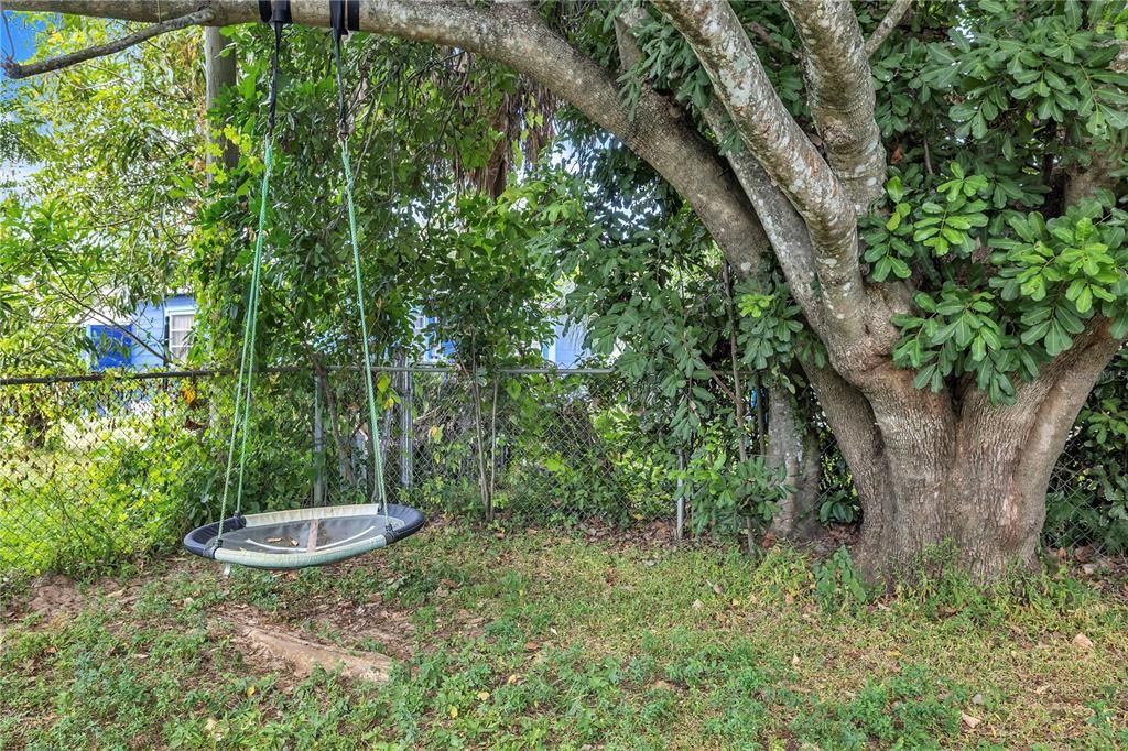 For Sale: $174,000 (2 beds, 2 baths, 832 Square Feet)