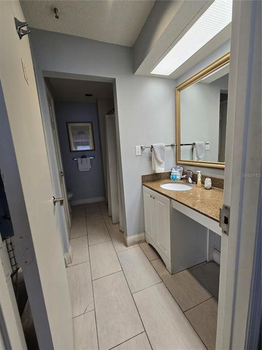 For Sale: $139,900 (1 beds, 1 baths, 524 Square Feet)