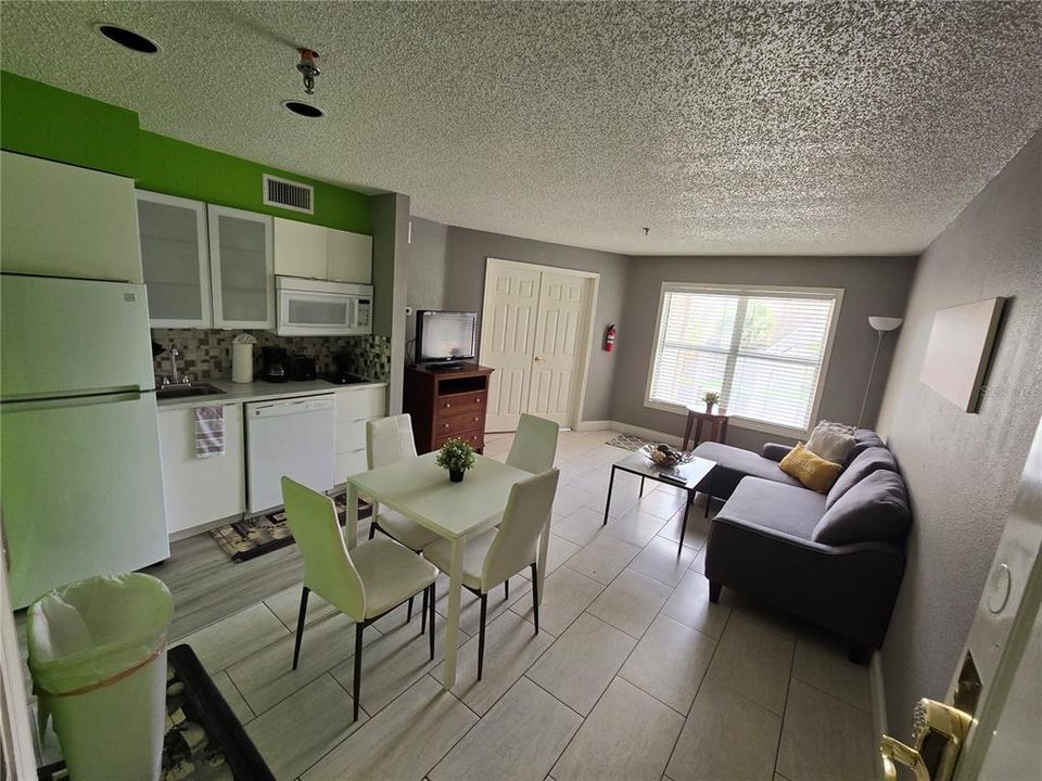 For Sale: $139,900 (1 beds, 1 baths, 524 Square Feet)