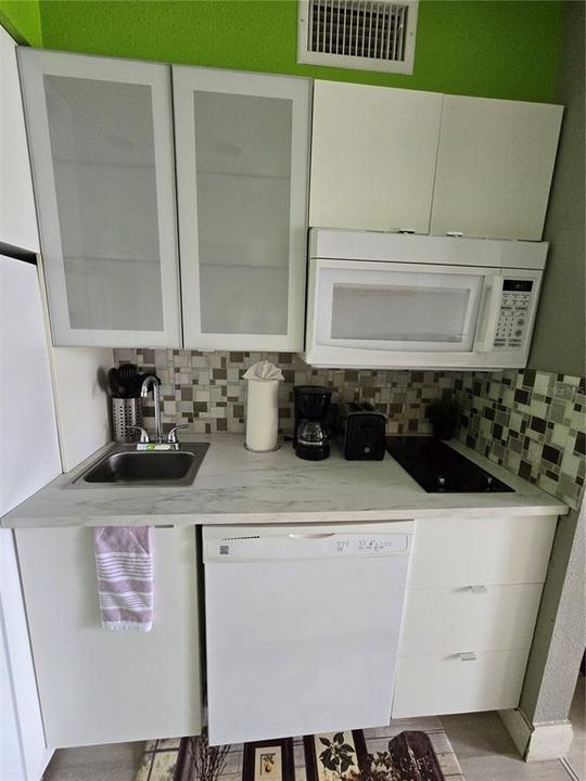 For Sale: $139,900 (1 beds, 1 baths, 524 Square Feet)