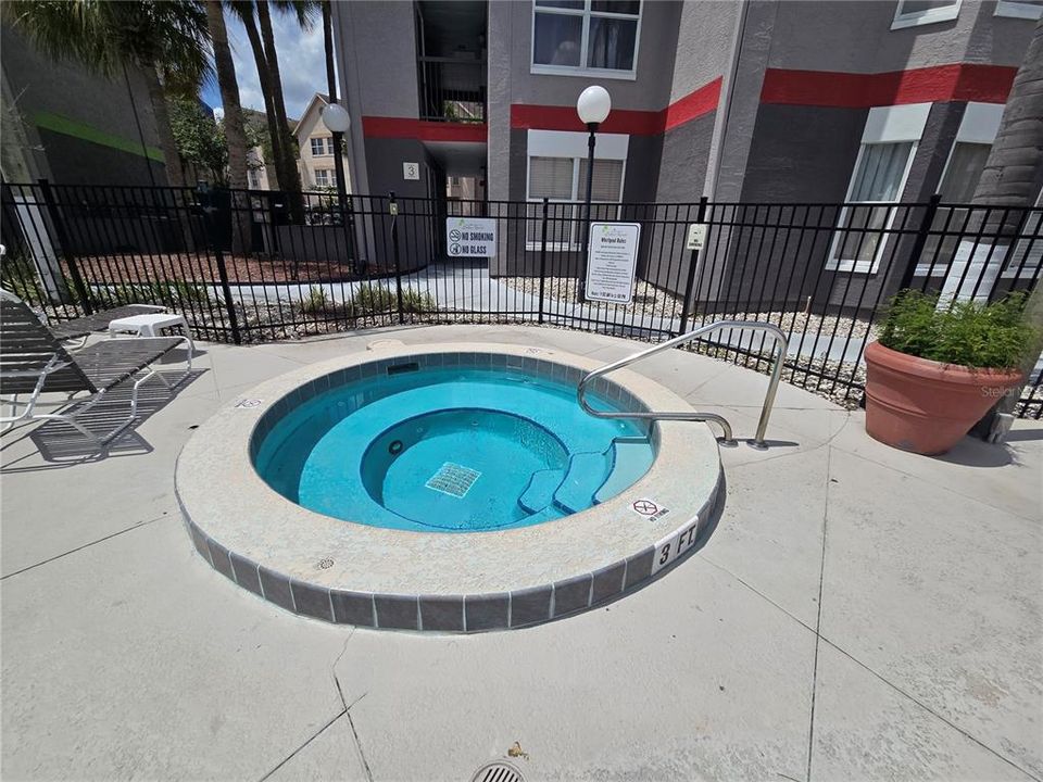 For Sale: $139,900 (1 beds, 1 baths, 524 Square Feet)