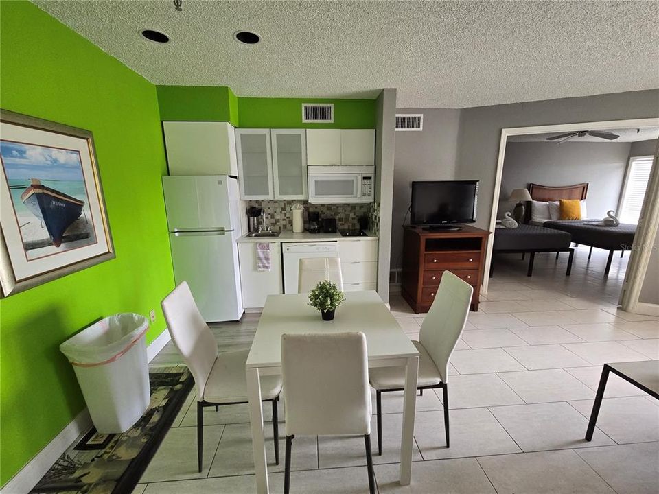 For Sale: $139,900 (1 beds, 1 baths, 524 Square Feet)