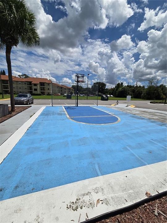 For Sale: $139,900 (1 beds, 1 baths, 524 Square Feet)