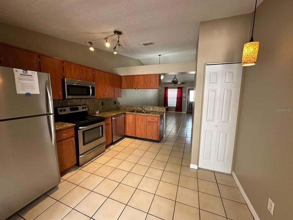 For Rent: $1,899 (2 beds, 2 baths, 1000 Square Feet)