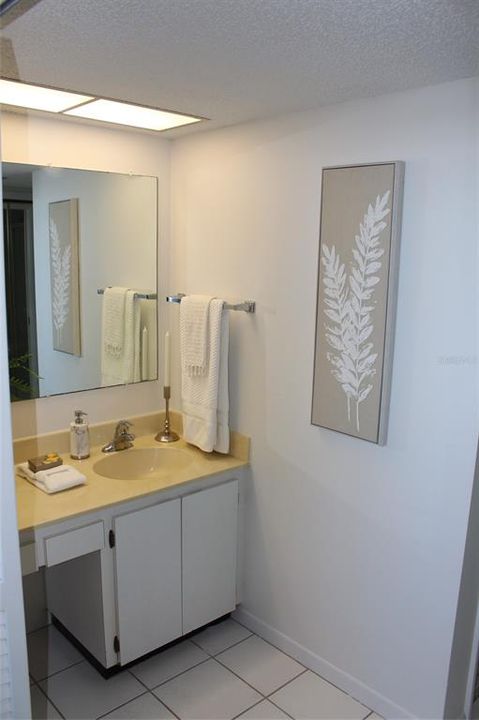 На продажу: $365,000 (2 спален, 2 ванн, 1180 Квадратных фут)