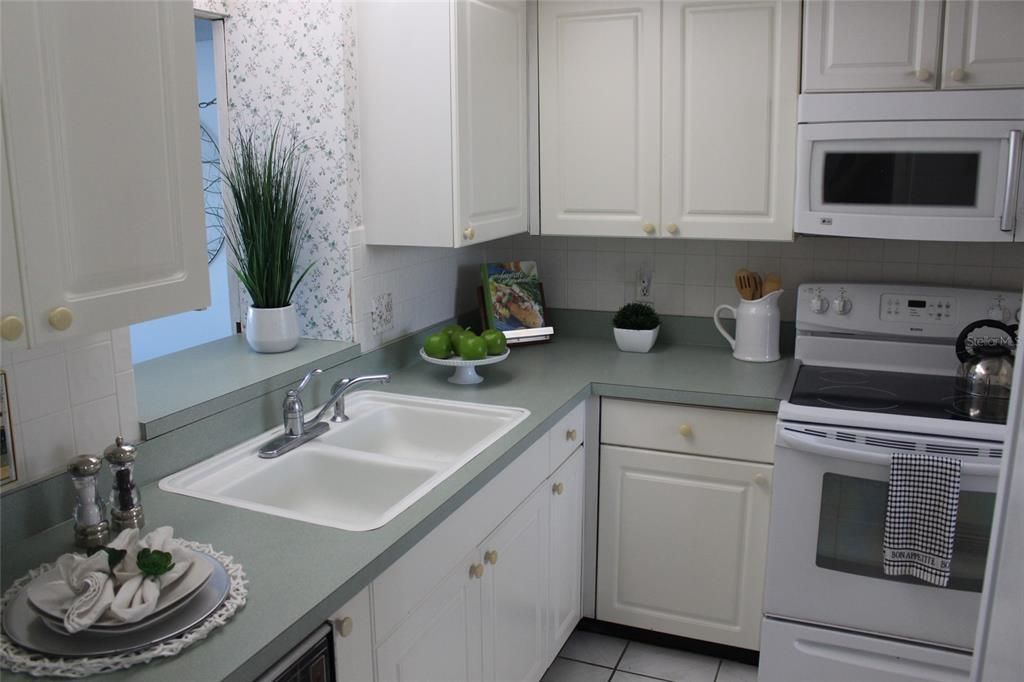 На продажу: $365,000 (2 спален, 2 ванн, 1180 Квадратных фут)