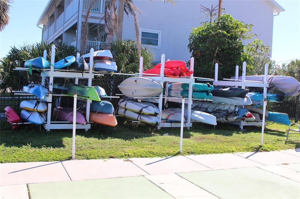 На продажу: $365,000 (2 спален, 2 ванн, 1180 Квадратных фут)