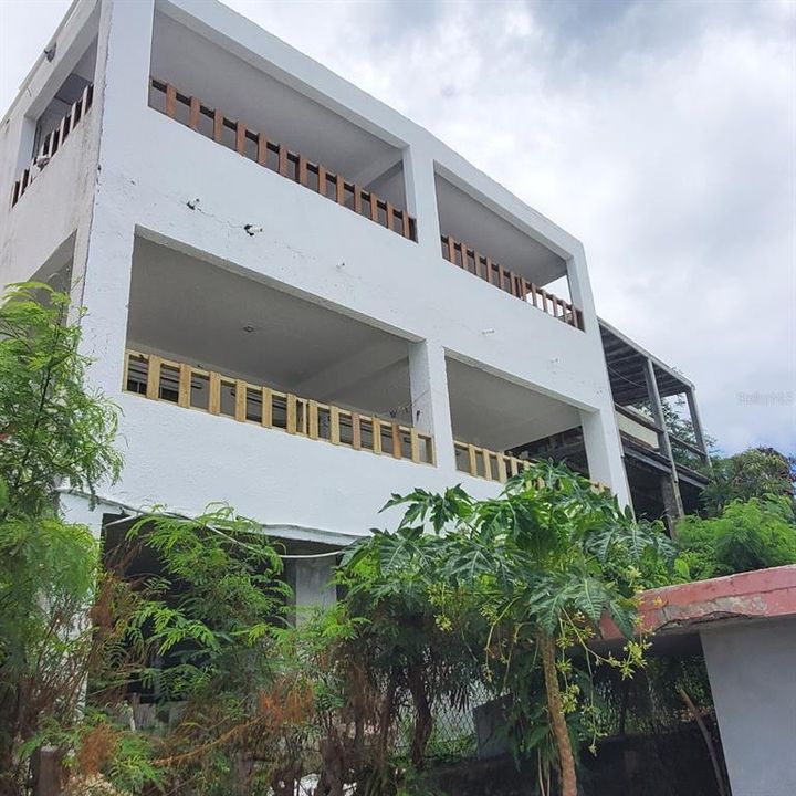 For Sale: $579,000 (4 beds, 2 baths, 1800 Square Feet)