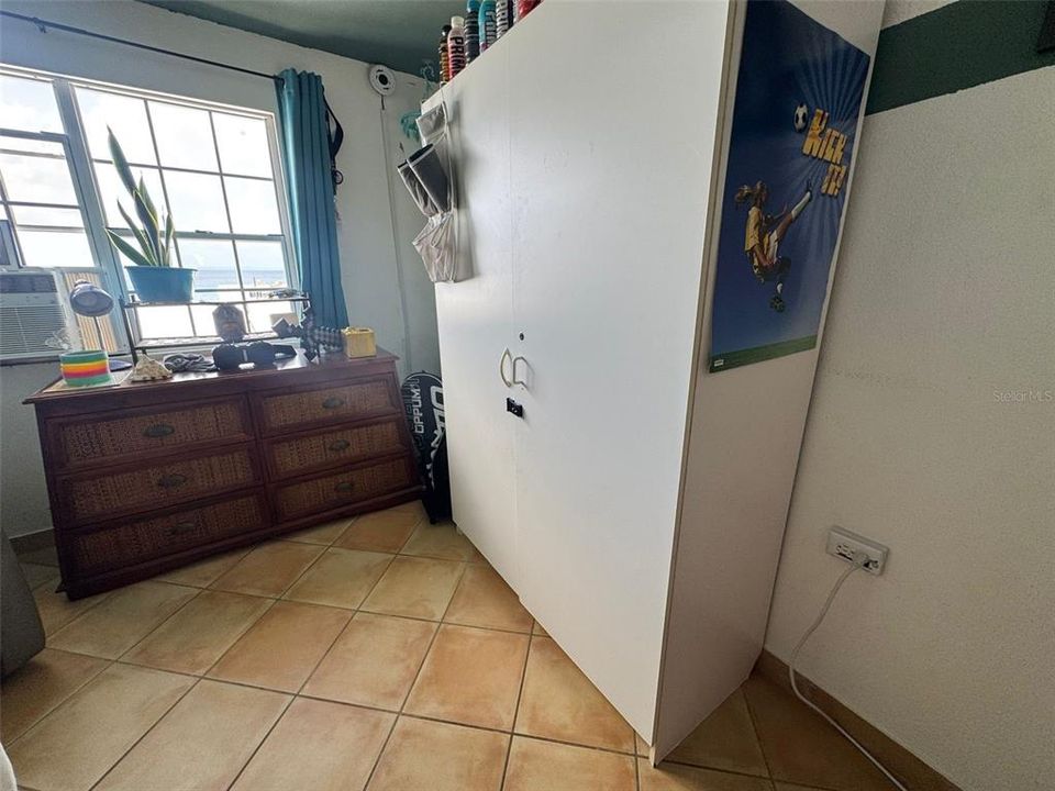 For Sale: $579,000 (4 beds, 2 baths, 1800 Square Feet)