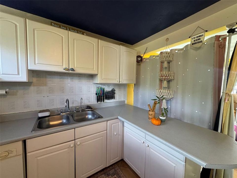 For Sale: $579,000 (4 beds, 2 baths, 1800 Square Feet)