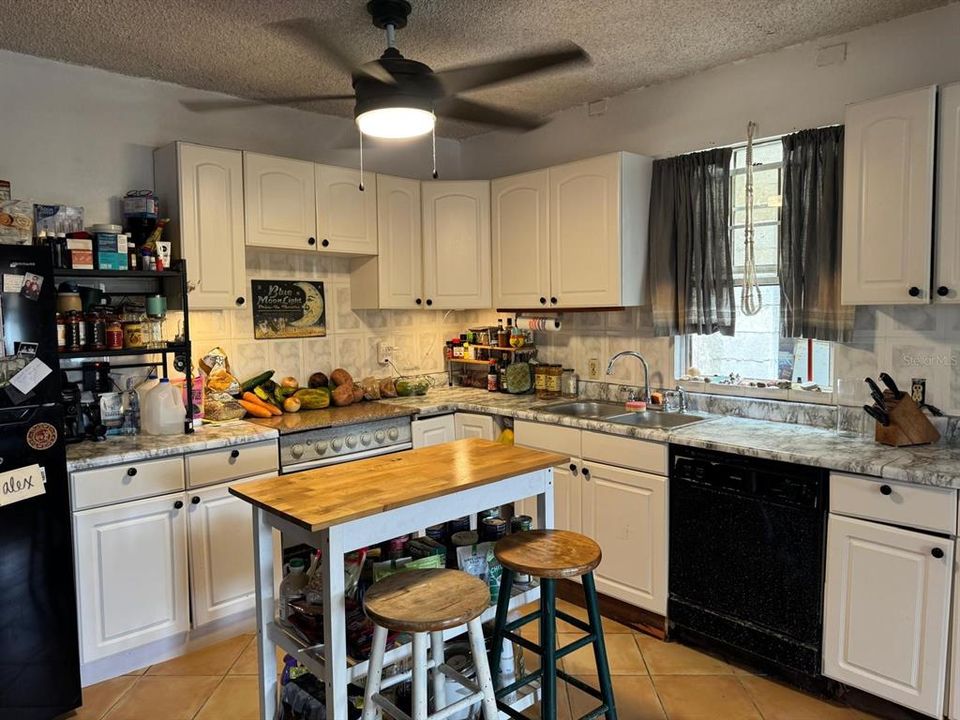 For Sale: $579,000 (4 beds, 2 baths, 1800 Square Feet)