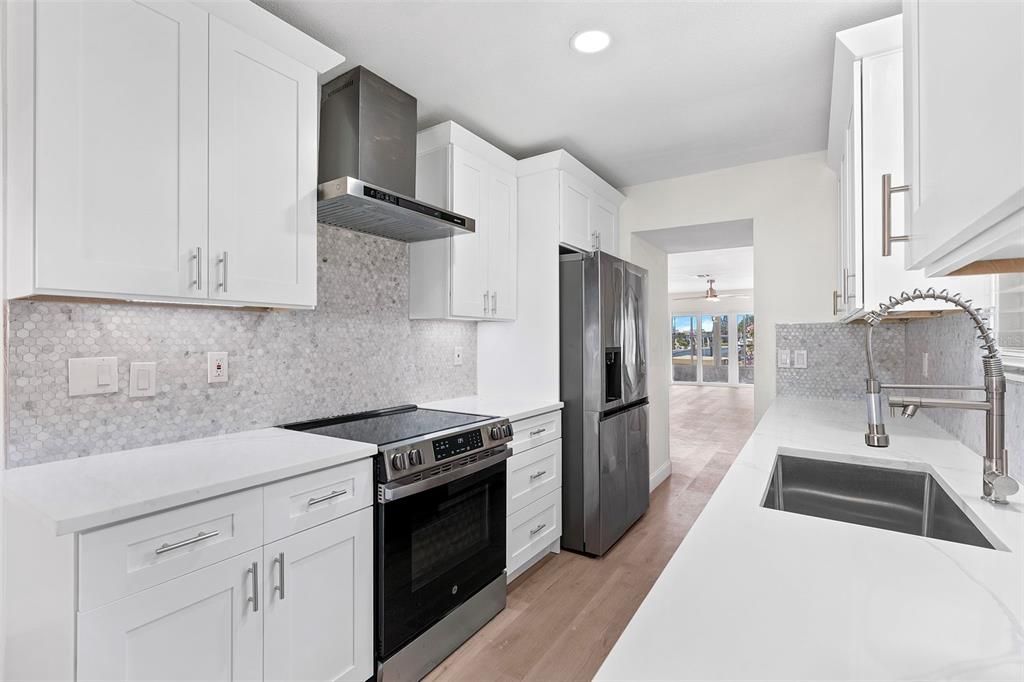 For Sale: $389,900 (2 beds, 2 baths, 1527 Square Feet)