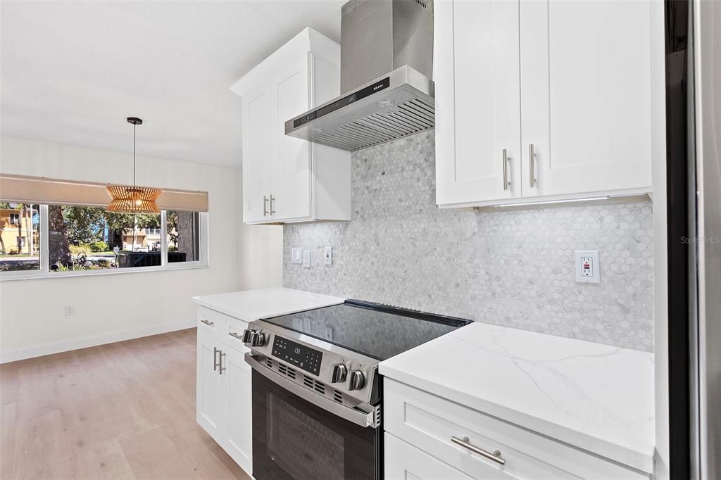 For Sale: $389,900 (2 beds, 2 baths, 1527 Square Feet)