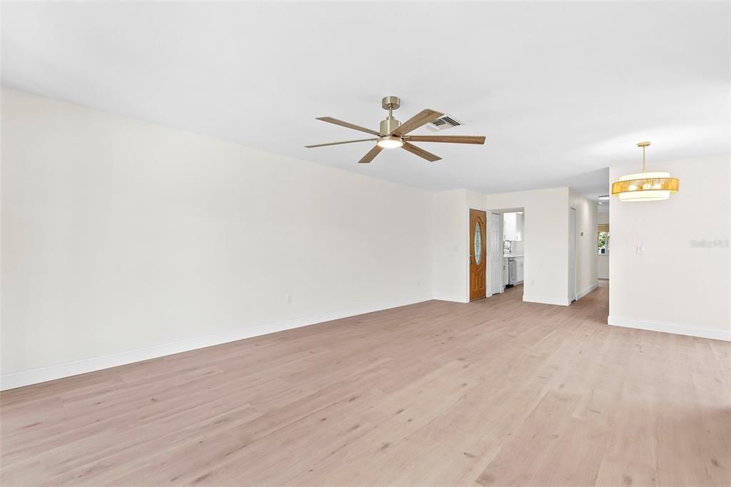 For Sale: $389,900 (2 beds, 2 baths, 1527 Square Feet)