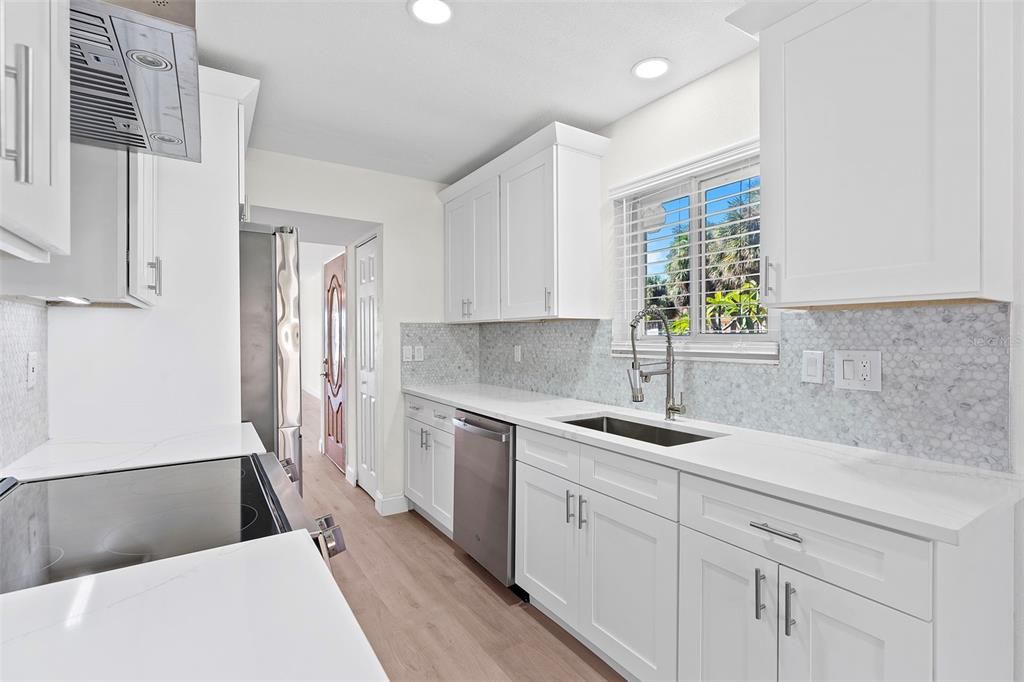 For Sale: $389,900 (2 beds, 2 baths, 1527 Square Feet)