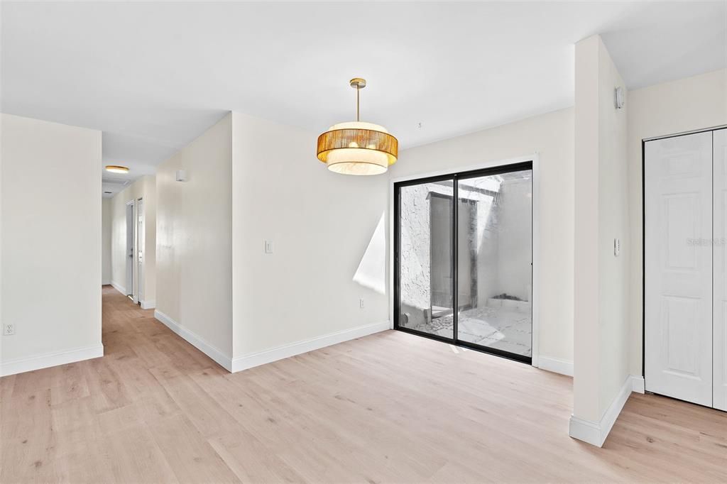 For Sale: $389,900 (2 beds, 2 baths, 1527 Square Feet)