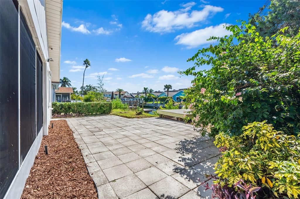 For Sale: $389,900 (2 beds, 2 baths, 1527 Square Feet)