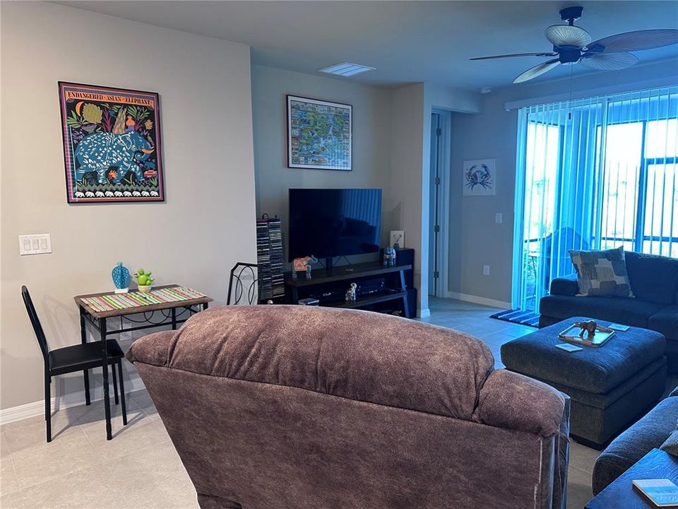 На продажу: $247,850 (3 спален, 2 ванн, 1268 Квадратных фут)