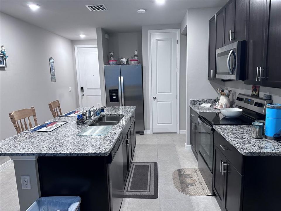 На продажу: $247,850 (3 спален, 2 ванн, 1268 Квадратных фут)