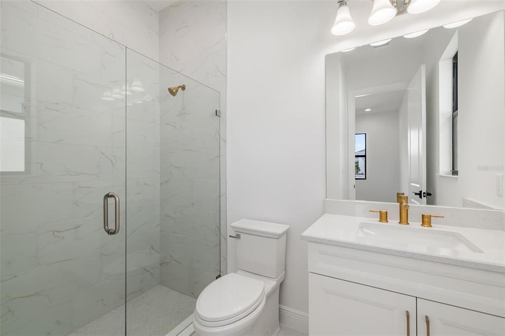 Activo con contrato: $1,375,000 (4 camas, 4 baños, 3579 Pies cuadrados)