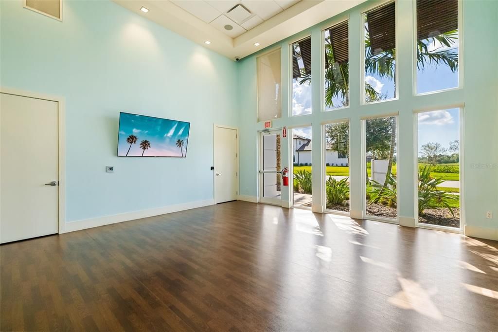 Activo con contrato: $1,375,000 (4 camas, 4 baños, 3579 Pies cuadrados)