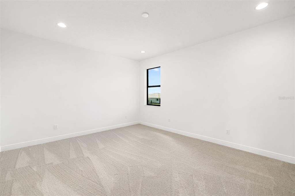 Activo con contrato: $1,375,000 (4 camas, 4 baños, 3579 Pies cuadrados)